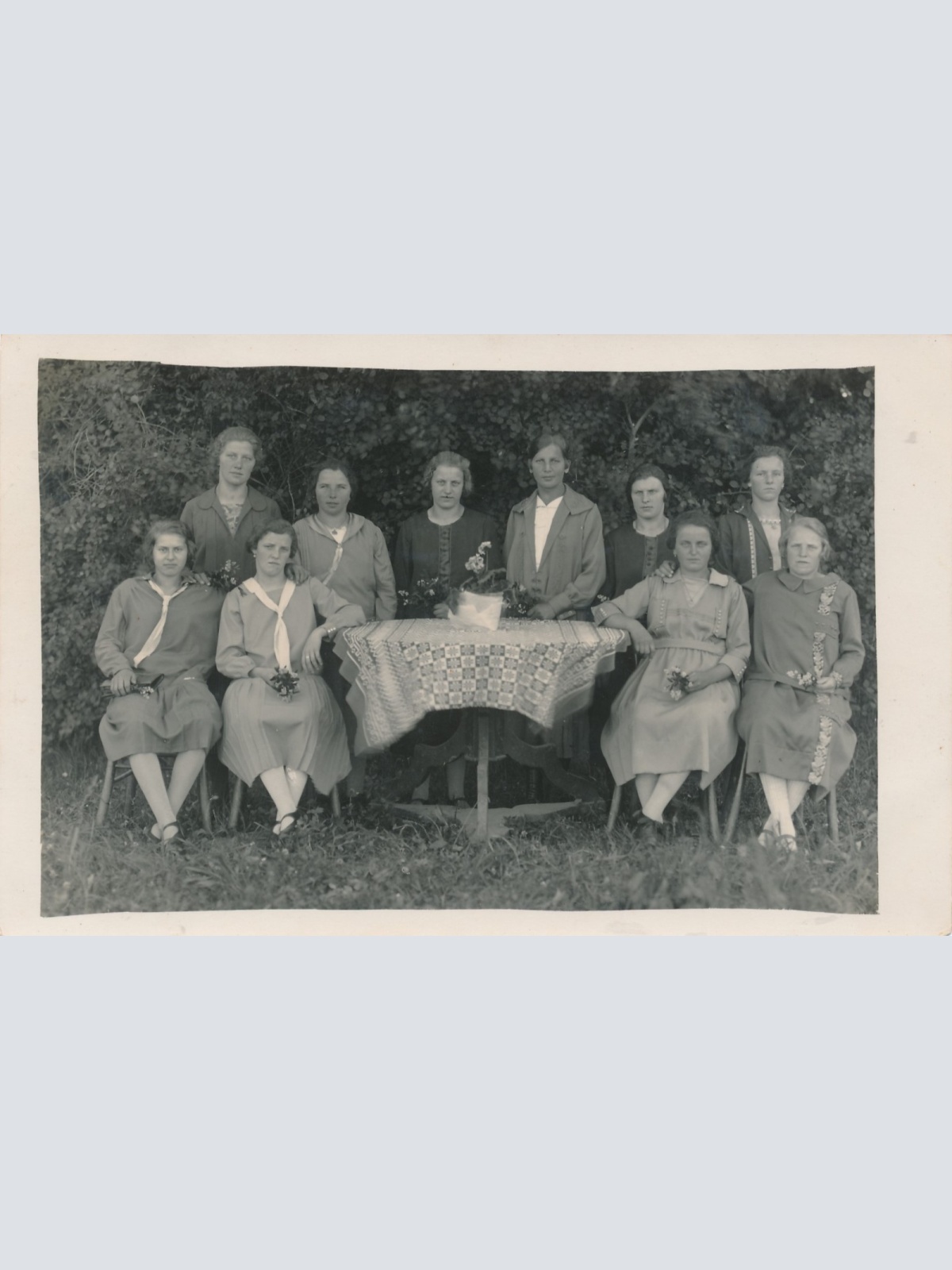 AK Annodazumals Frauentreffen mit zehn Frauen Ansichtskarte (15760)