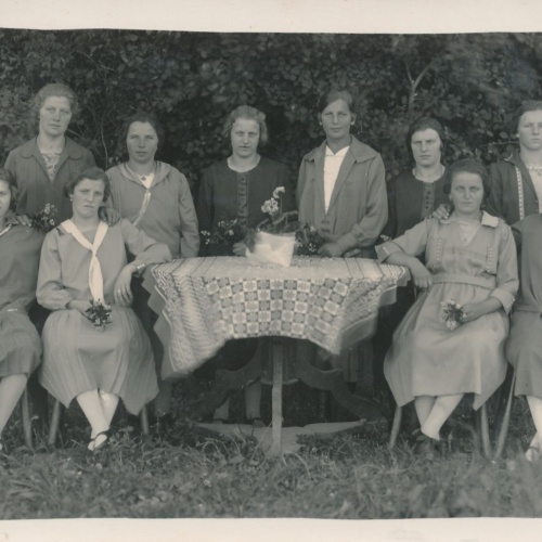 AK Annodazumals Frauentreffen mit zehn Frauen Ansichtskarte (15760)