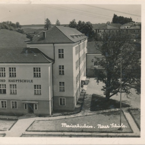 AK aus Mauerkirchen mit Volks und Hauptschule Oberösterreich Ansichtskarte 16525