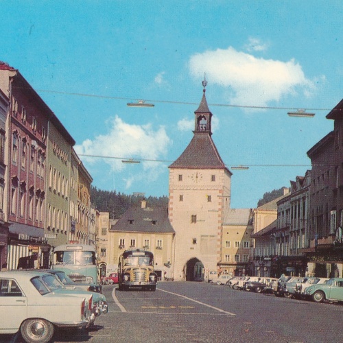 AK aus Vöcklabruck Stadtplatz mit Oldtimer Oberösterreich Ansichtskarte (16676)