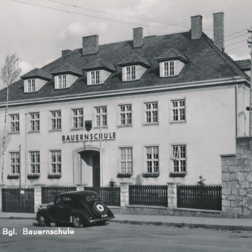 AK aus Eisenstadt Burgenland mit Bauernschule Ansichtskarte (16736)