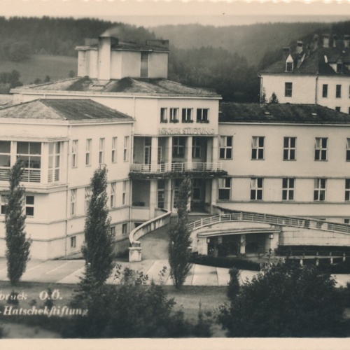 AK aus Vöcklabruck mit Krankenhaus Ansichtskarte (16763)