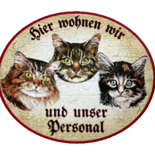KuK Nostalgie Holzschild "Hier wohnen wir u.u.Personal“ Trio Katze Tabby Sibir.