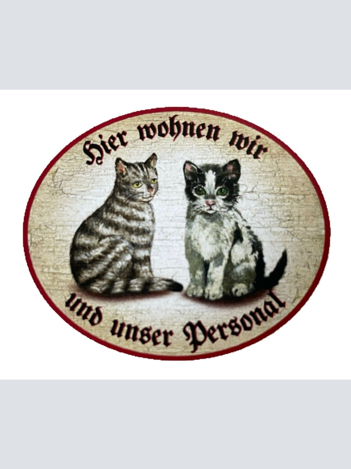 KuK Nostalgie Holzschild “Hier wohnen wir u.u. Personal“ Duo Katze Tabby Baby SW