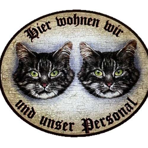 KuK Nostalgie Holzschild "Hier wohnen wir u.u. Personal“ Duo Katze Tabby