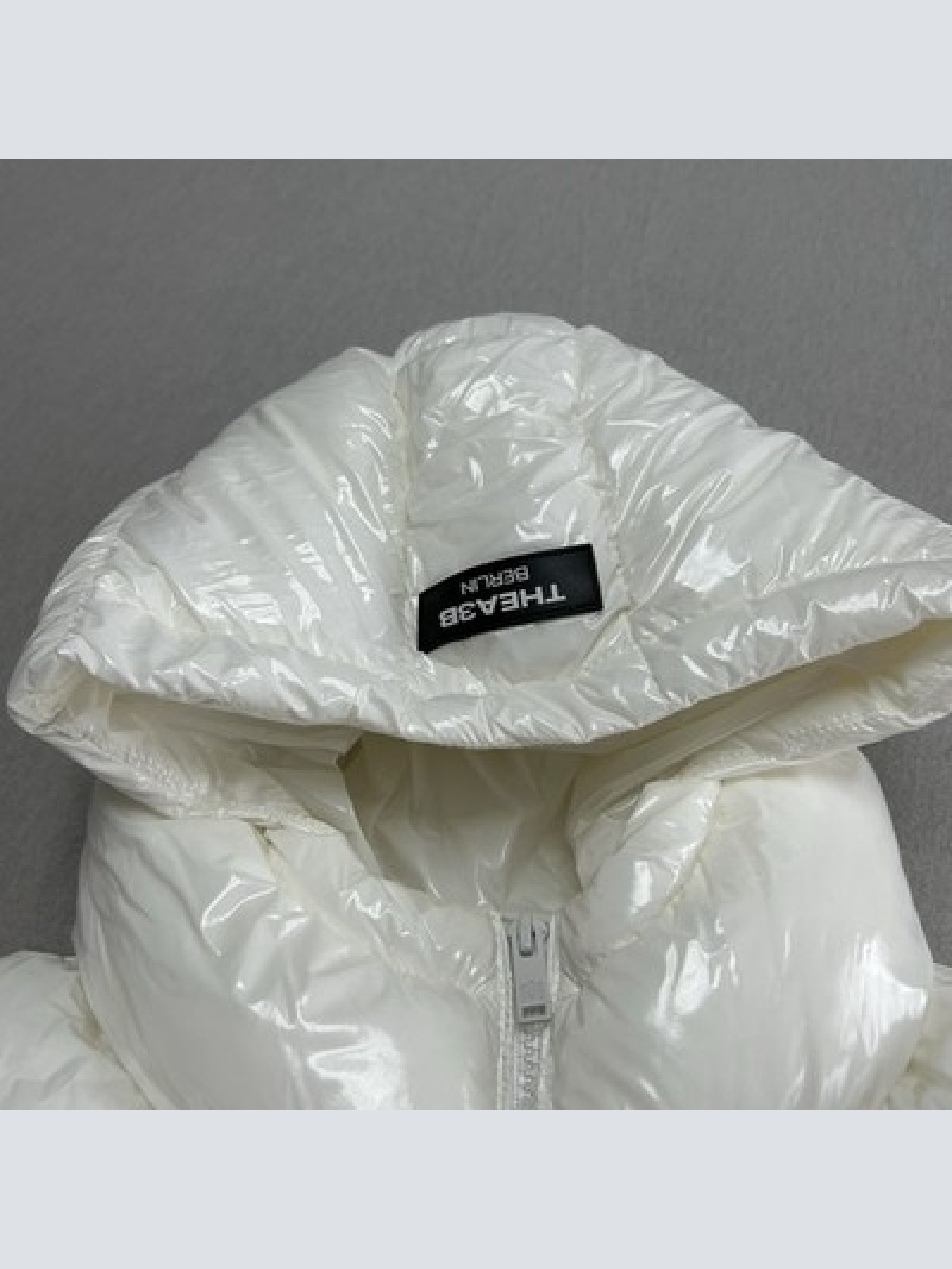 TheA3B Verse Logo Puffer Jacke Weiß Größe XS Neu mit Etikett WINTERSALE!