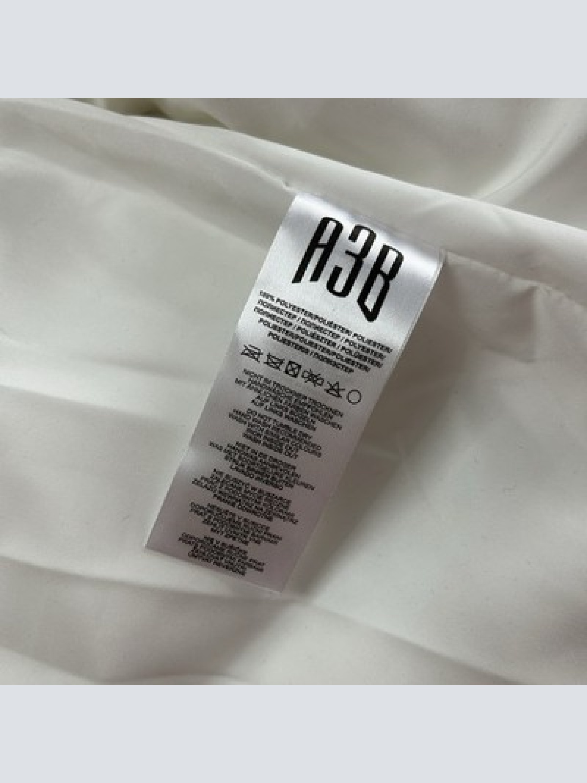 TheA3B Verse Logo Puffer Jacke Weiß Größe XS Neu mit Etikett WINTERSALE!