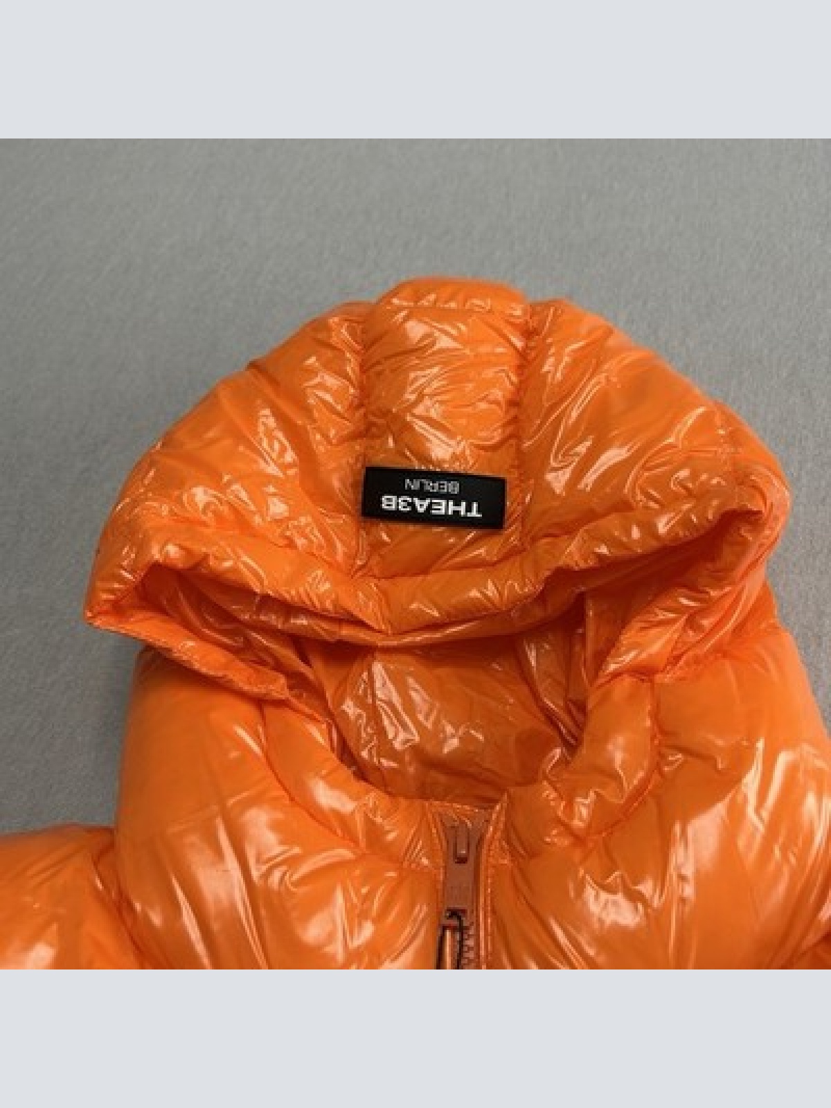 TheA3B Essence Logo Puffer Jacke Orange Größe XS Neu mit Etikett WINTERSALE!