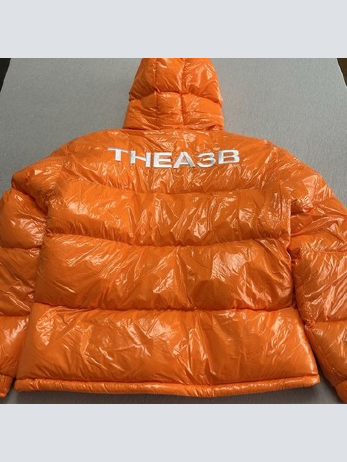 TheA3B Essence Logo Puffer Jacke Orange Größe XS Neu mit Etikett WINTERSALE!