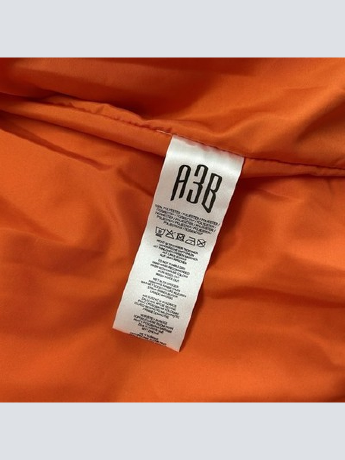 TheA3B Essence Logo Puffer Jacke Orange Größe XS Neu mit Etikett WINTERSALE!