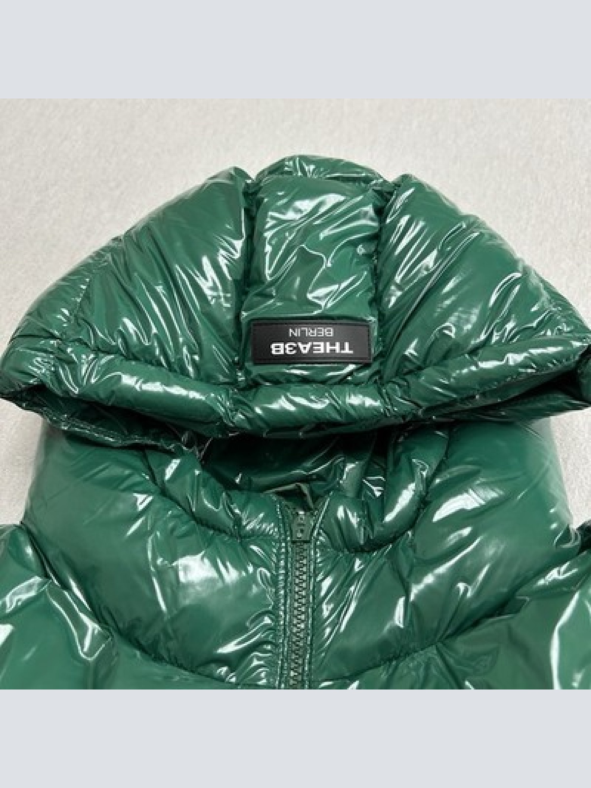 TheA3B Verse Logo Puffer Jacke Grün Größe XS Neu mit Mängel WINTERSALE!