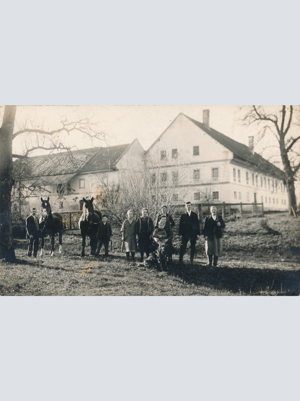 AK Annodazumals von einer Bauernfamilie mit Pferden Ansichtskarte (18096)