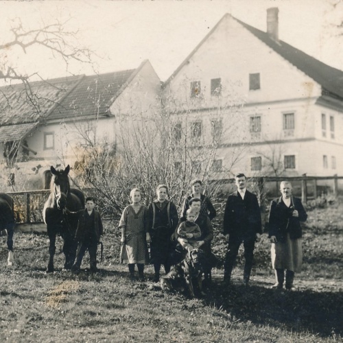 AK Annodazumals von einer Bauernfamilie mit Pferden Ansichtskarte (18096)