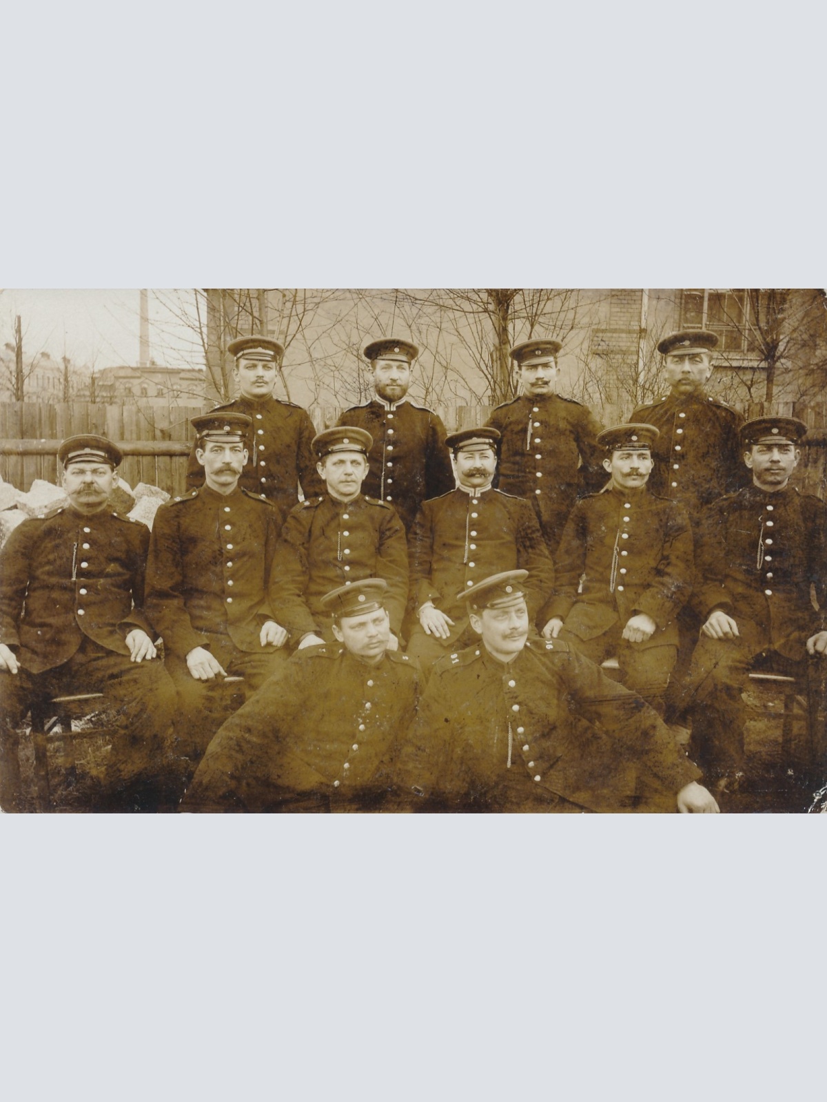 AK Militaria Mannschaftsfoto von Soldaten Ansichtskarte (18088)