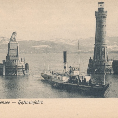 AK aus Lindau Bondensee Hafeneinfahrt mit Leuchtturm mit Dampfer (18321)
