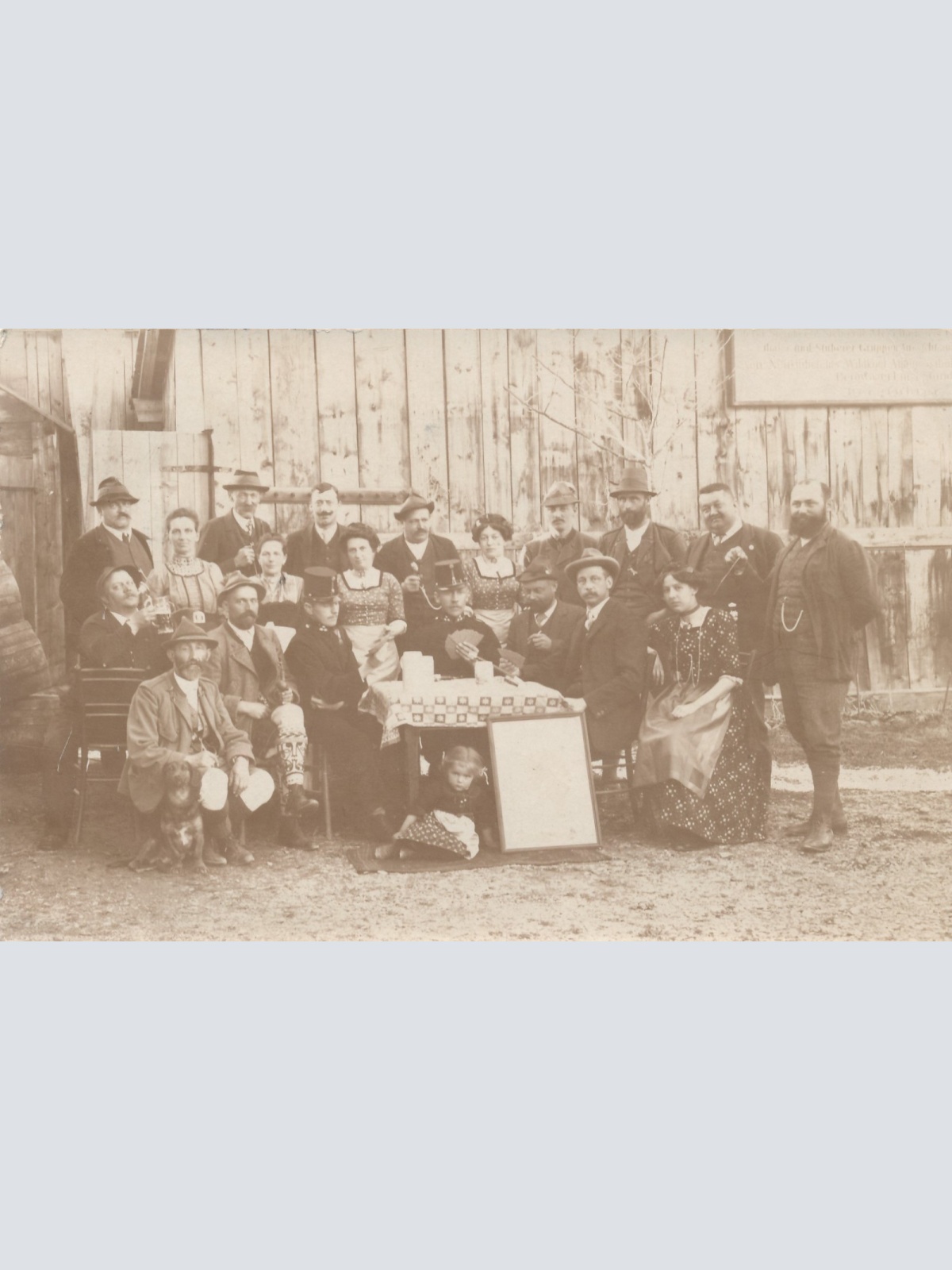 AK Annodazumals Kartenspiel mit Polizisten Ansichtskarte (18482)