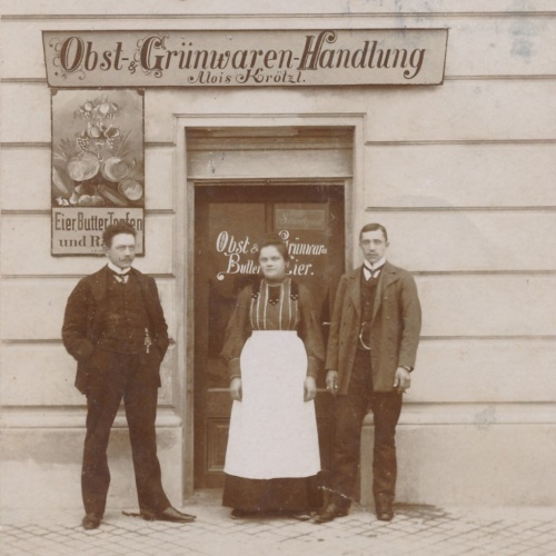 AK Annodazumals Obst Grünwaren Handlung Mois Krötzl Ansichtskarte (18659)