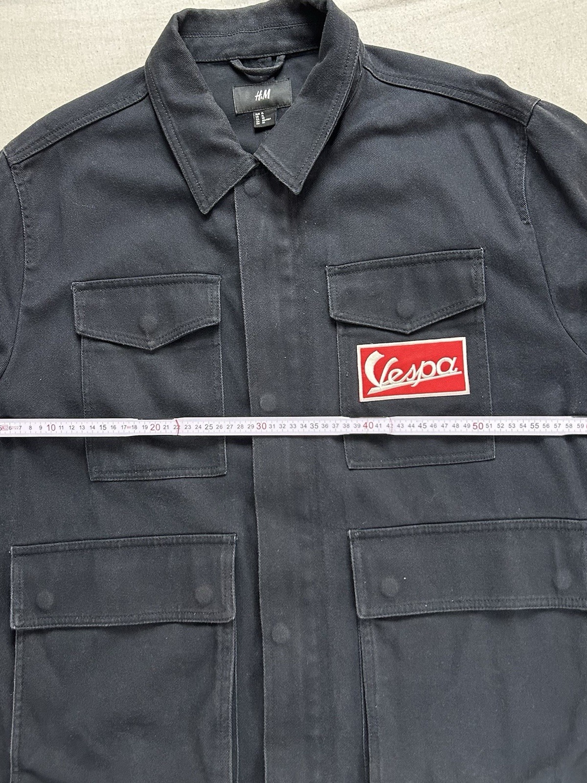 H&M Vespa Jeansjacke Schwarz Größe XL Vespa Patch Taschen Knöpfe Maße auf Fotos
