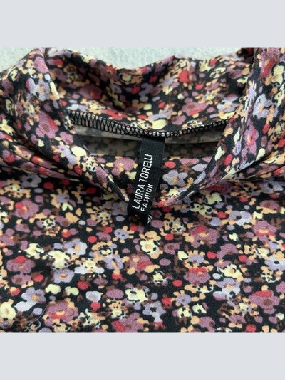 Laura Torelli Fashion Langarmshirt mit Blumenmuster Größe S Slim Maße auf Fotos