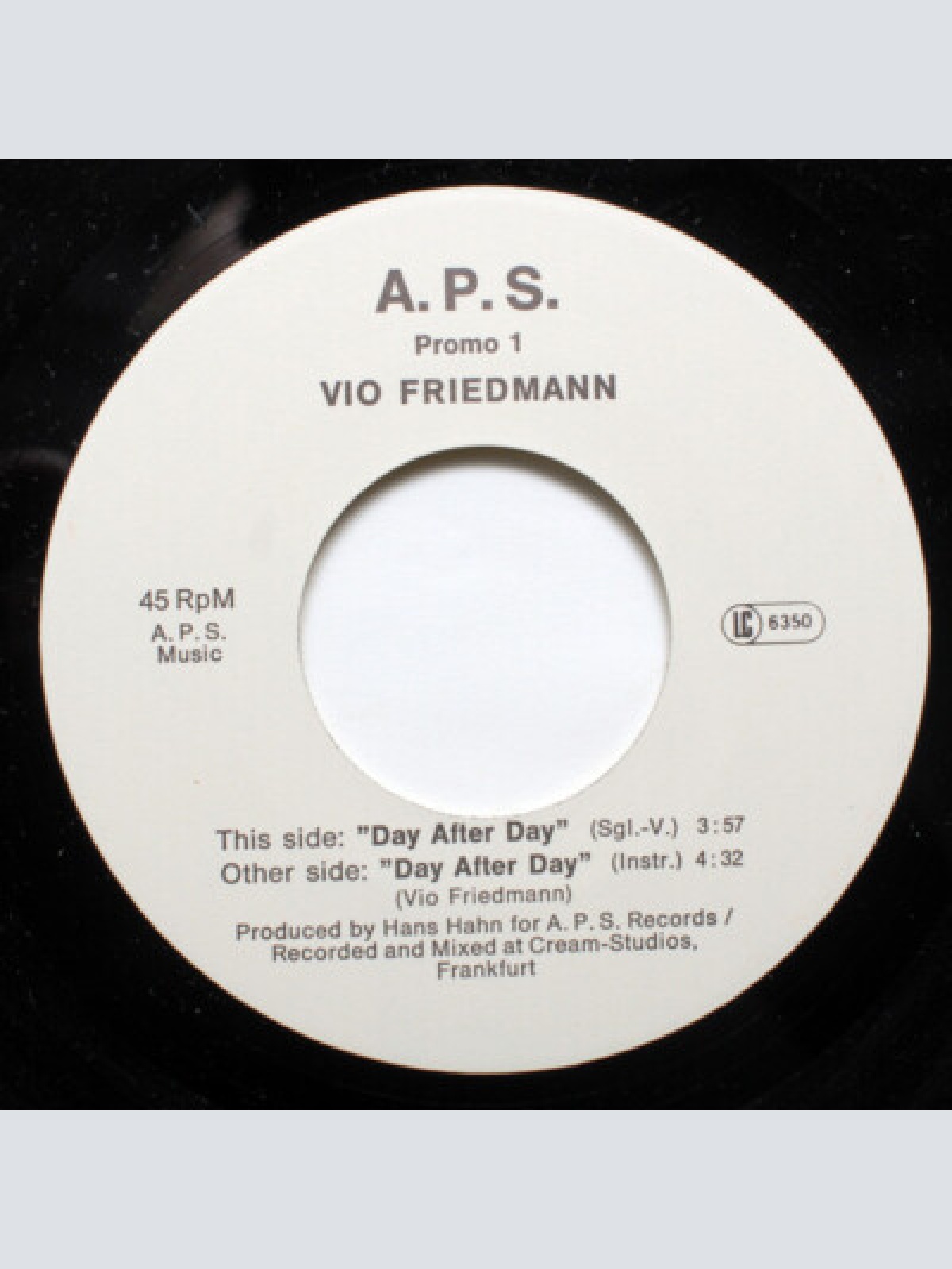 Vio Friedmann - Day After Day (7", Single)