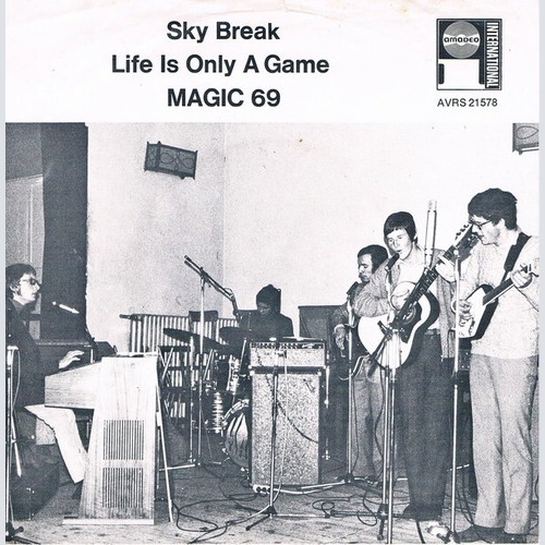 Magic 69 - Sky Break / Life Is Only A Game (7", Single)