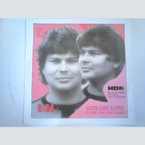 Rio (60) - Love Like A Fire (7", Single)
