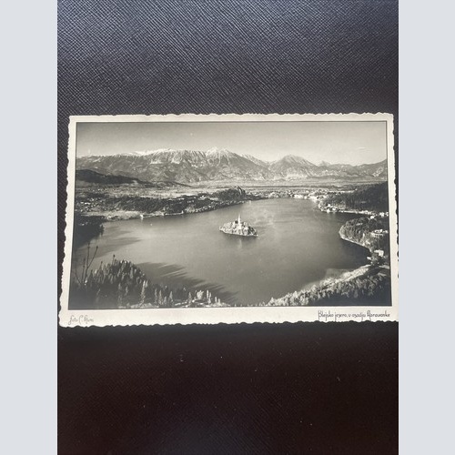 Blejsko jeservo, v ozadju karavanke, See 400739 DN A