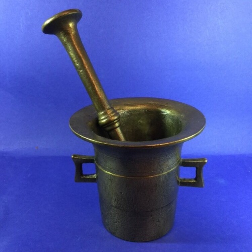 Mörser mit Pistill 13 cm hoch 18 Pistill 24.5 cm Jhdt. ?????