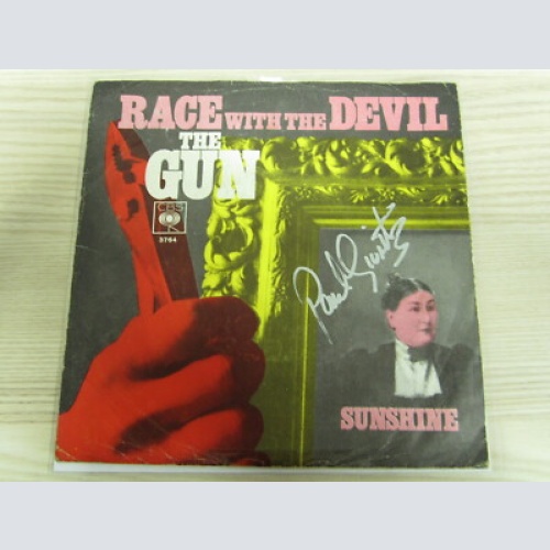 Single /  The Gun ?– Race With The Devil / MIT ORIG.AUTOGRAMM / Multicolored /