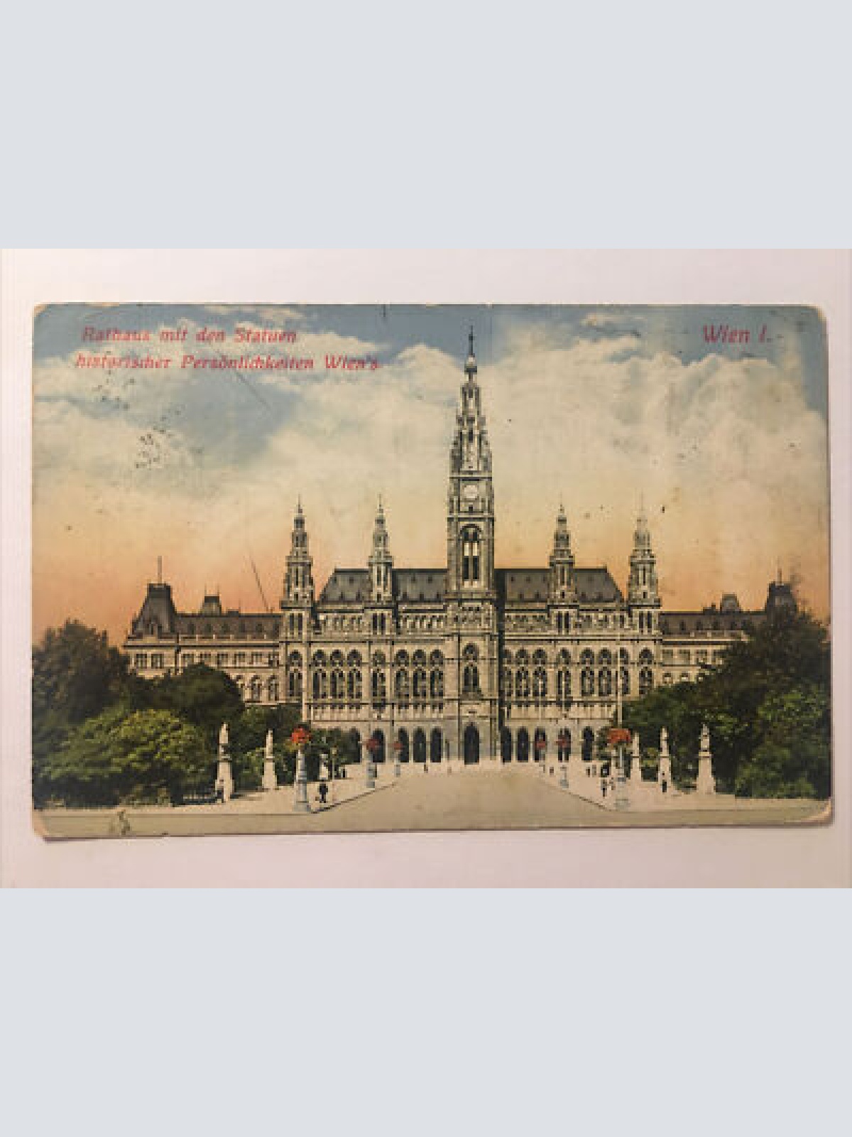Rathaus mit den Statuen historischer Persönlichkeiten Wien30087 RU