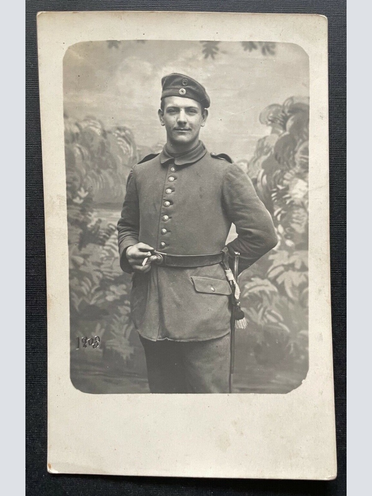 Soldat Uniform Barett Bart Degen Zigarette Militär Krieg 410090 TH