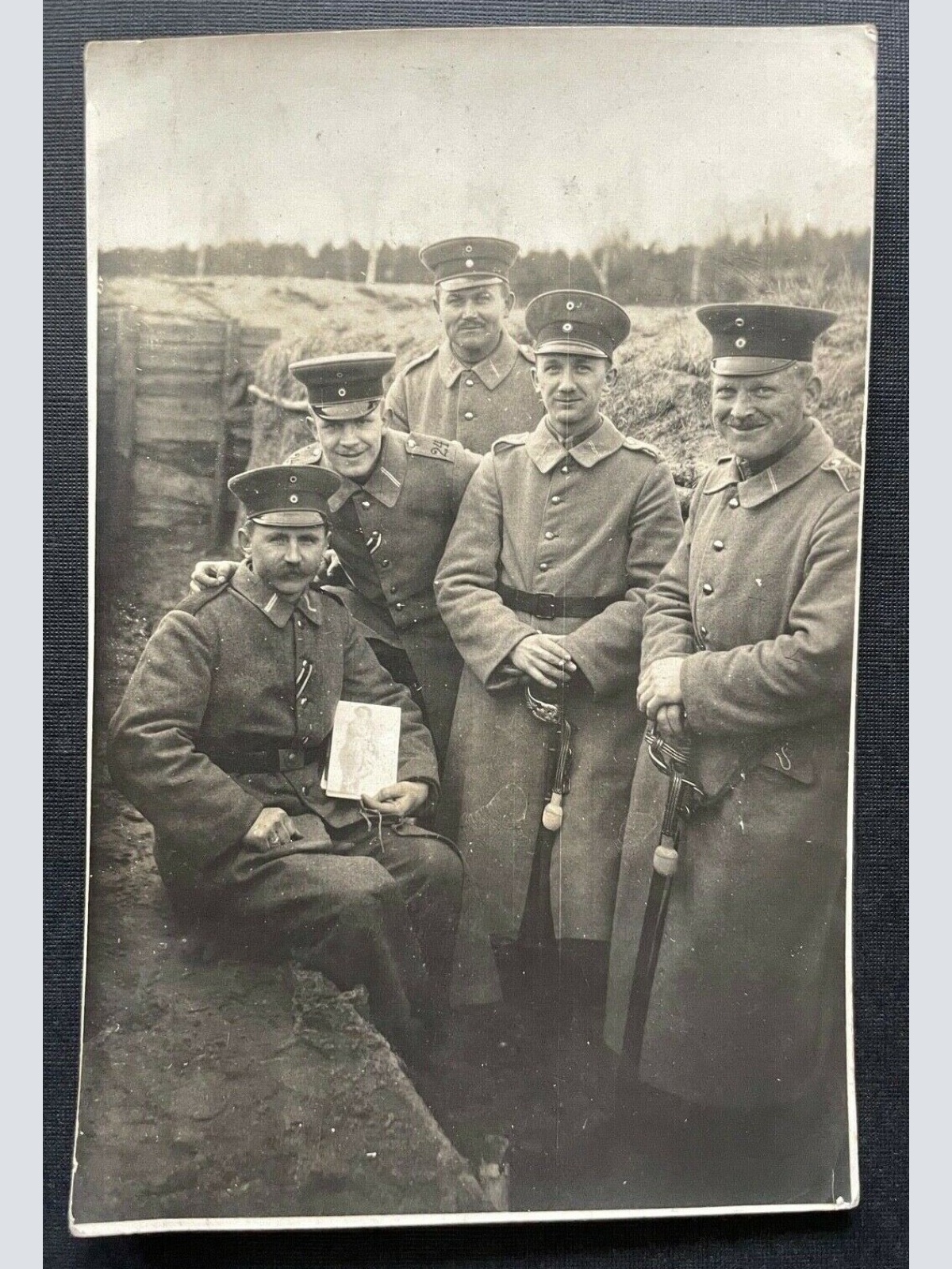 Gruppenaufnahme Soldaten Uniform Schirmmütze Degen Bart Militär Krieg 410091 TH