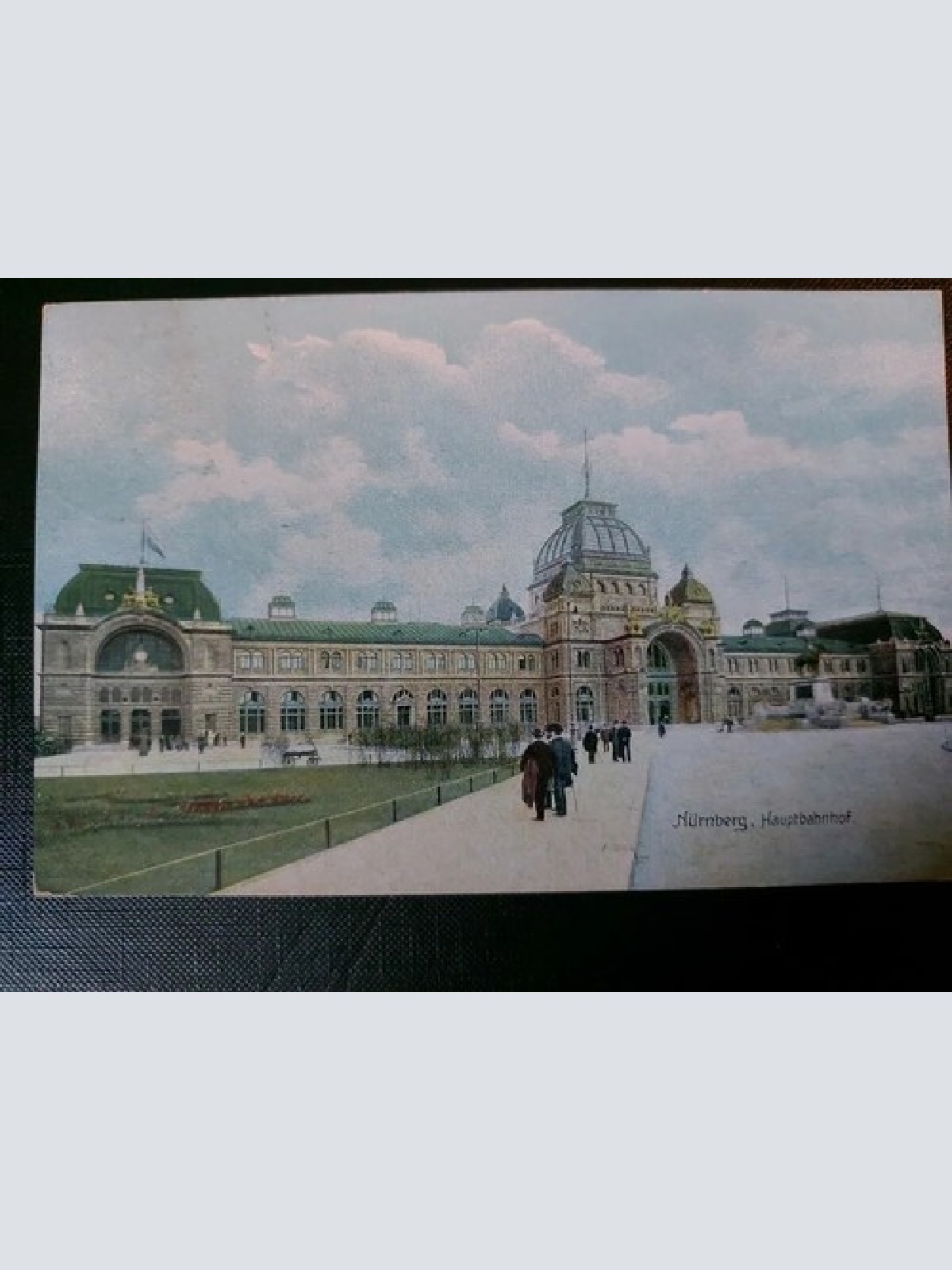 Nürnberg Hauptbahnhof Industriezeitalter Wiese Blumen Denkmal 402585 WM F