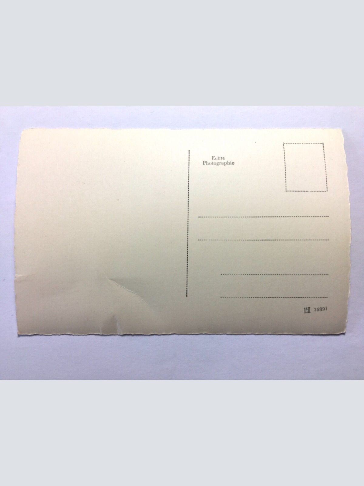 Junge und Mädchen mit Blumenstrauß - Künstlerkarte 30121 TH