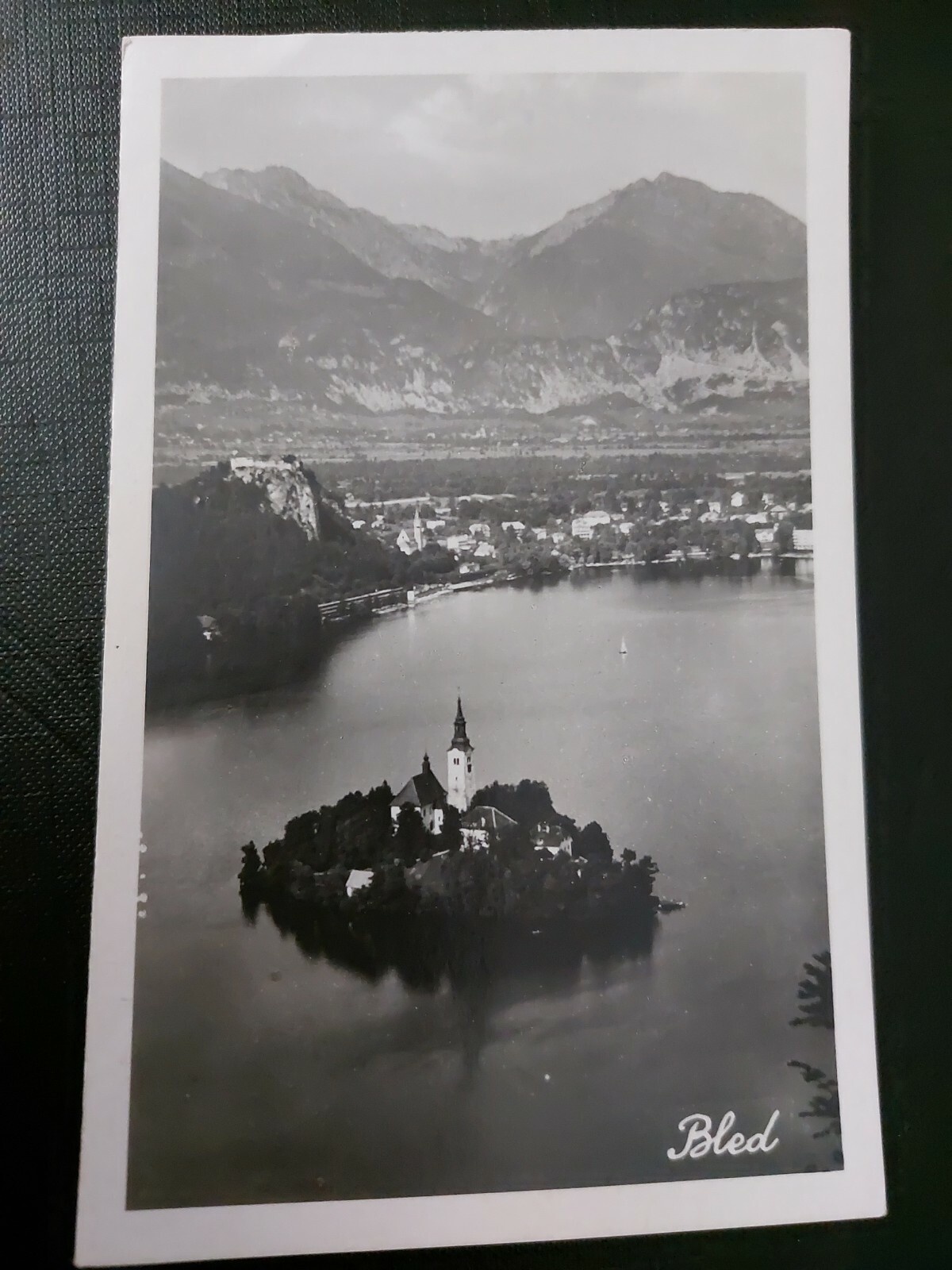 Insel Kirche See Festung Berge Gebirge Segelboot 402606 WM