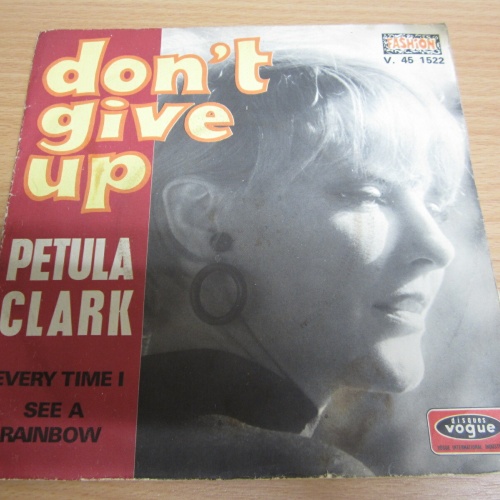 Single / Petula Clark ?– Don't Give Up / France     PRESS /  RAR /