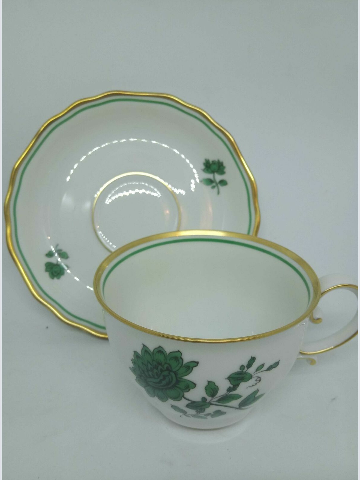 Augarten Tasse mit Untertasse Dekor grüne Rosen 62 5851 75 mit Goldrand 60216