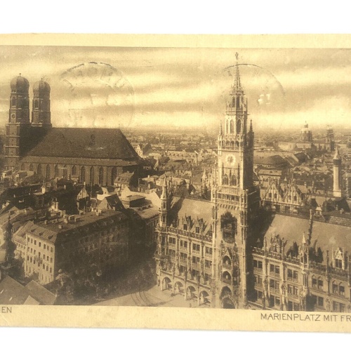 München Marienplatz mit Frauenkirche 20004
