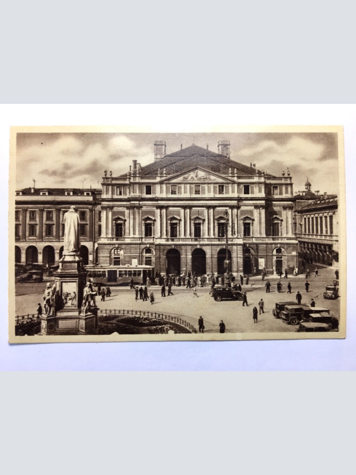 Mailand Milano - Piazza della Scala/Scala-Platz - Statue 50052 TH Shit