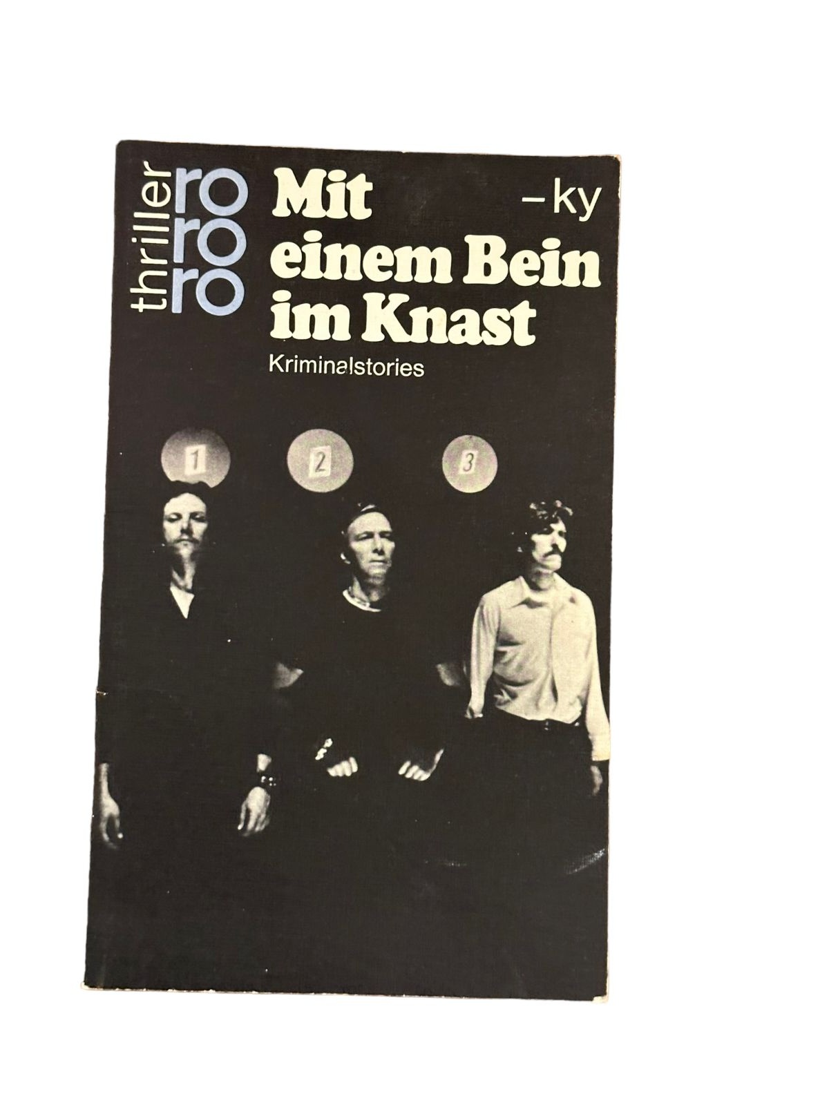 6981 -ky MIT EINEM BEIN IM KNAST: KRIMINALSTORIES rororo