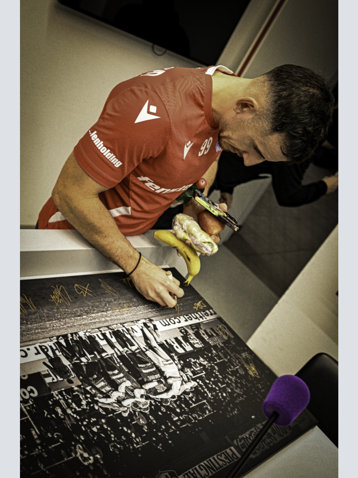 Ubuntu - Foto Mannschaft inkl. aller Unterschriften - Fine Art Print auf Leinwand (90x60)